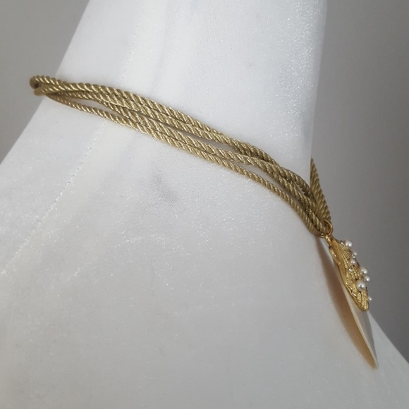 Seashell Pendant Necklace - Picture 5 of 5